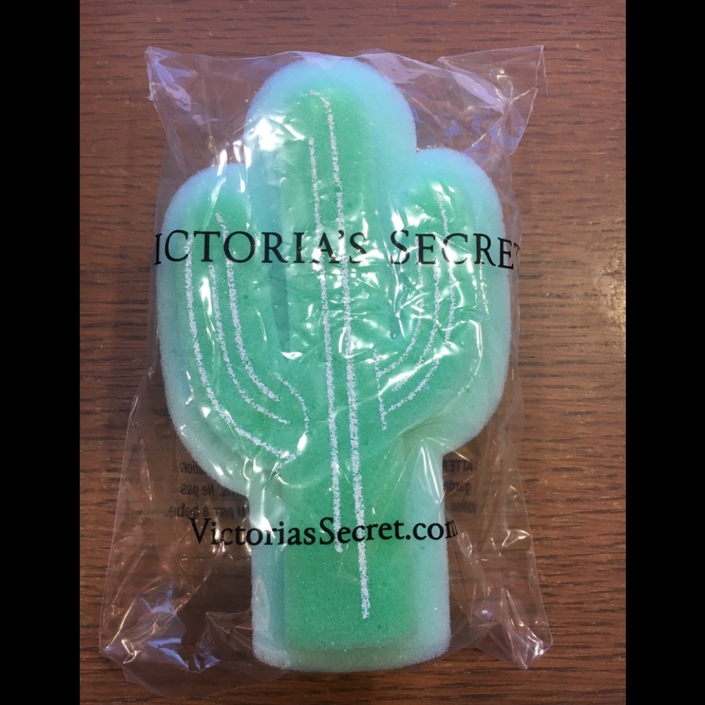 NWT VS PINK CACTUS BATH SPONGE